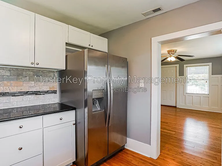 212 S State St — Photo 6