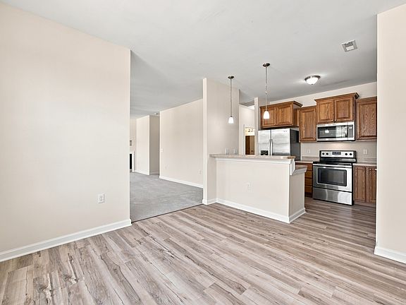 5th image of 50 Windgate Cir #202