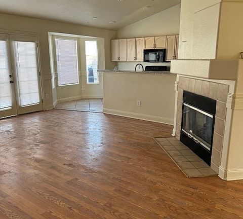 3rd image of 4848 Califa Dr