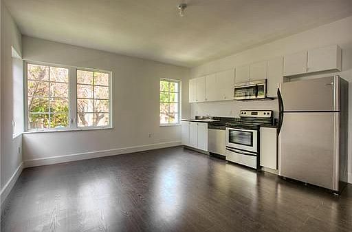 2nd image of 729 Meridian Ave APT 3