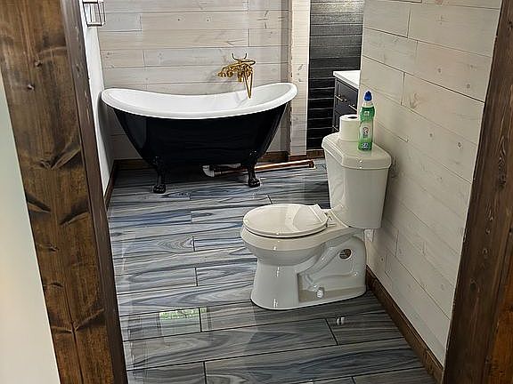 Master bathroom 