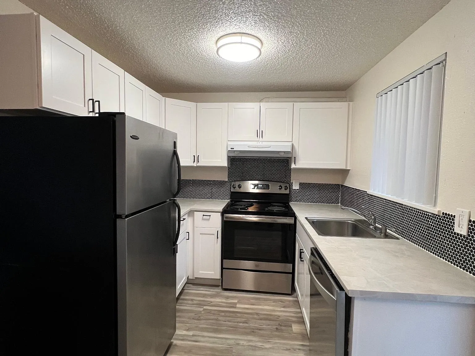 2 bed, 880 sqft, $1,395 — Photo 3