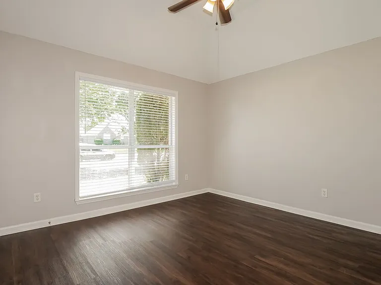 6391 Braybourne Main — Photo 12