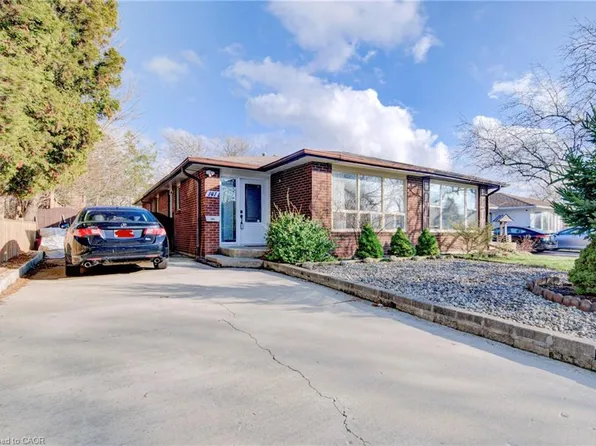 141 Mooregate Cres, Kitchener, ON N2M 2E9