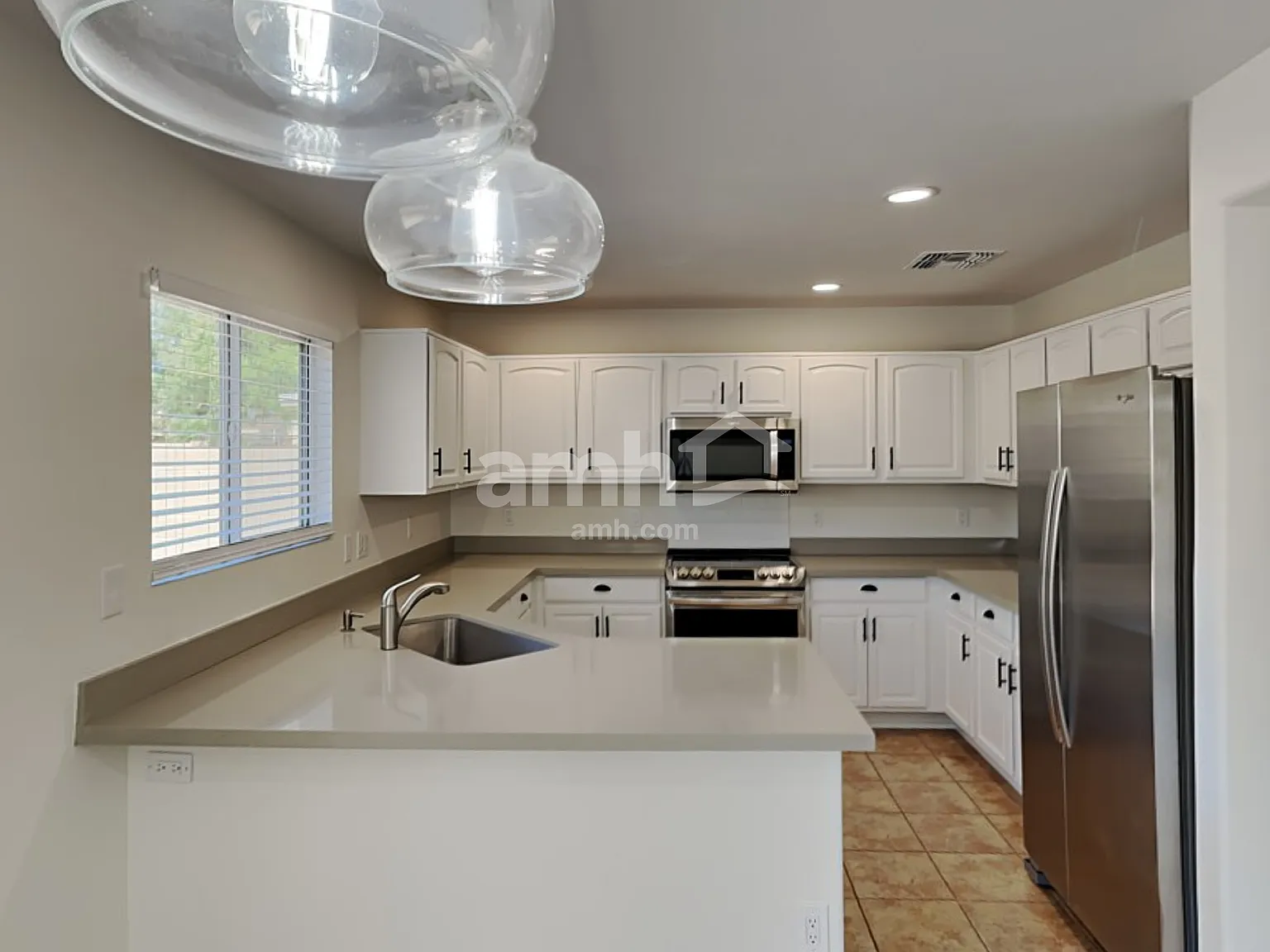 4 bed, 2.0 bath, 1909 sqft, $2,020 — Photo 4