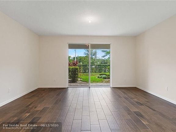 3rd image of 373 NE 47th Pl #373