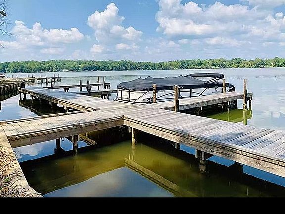 3rd image of Bayside Dr