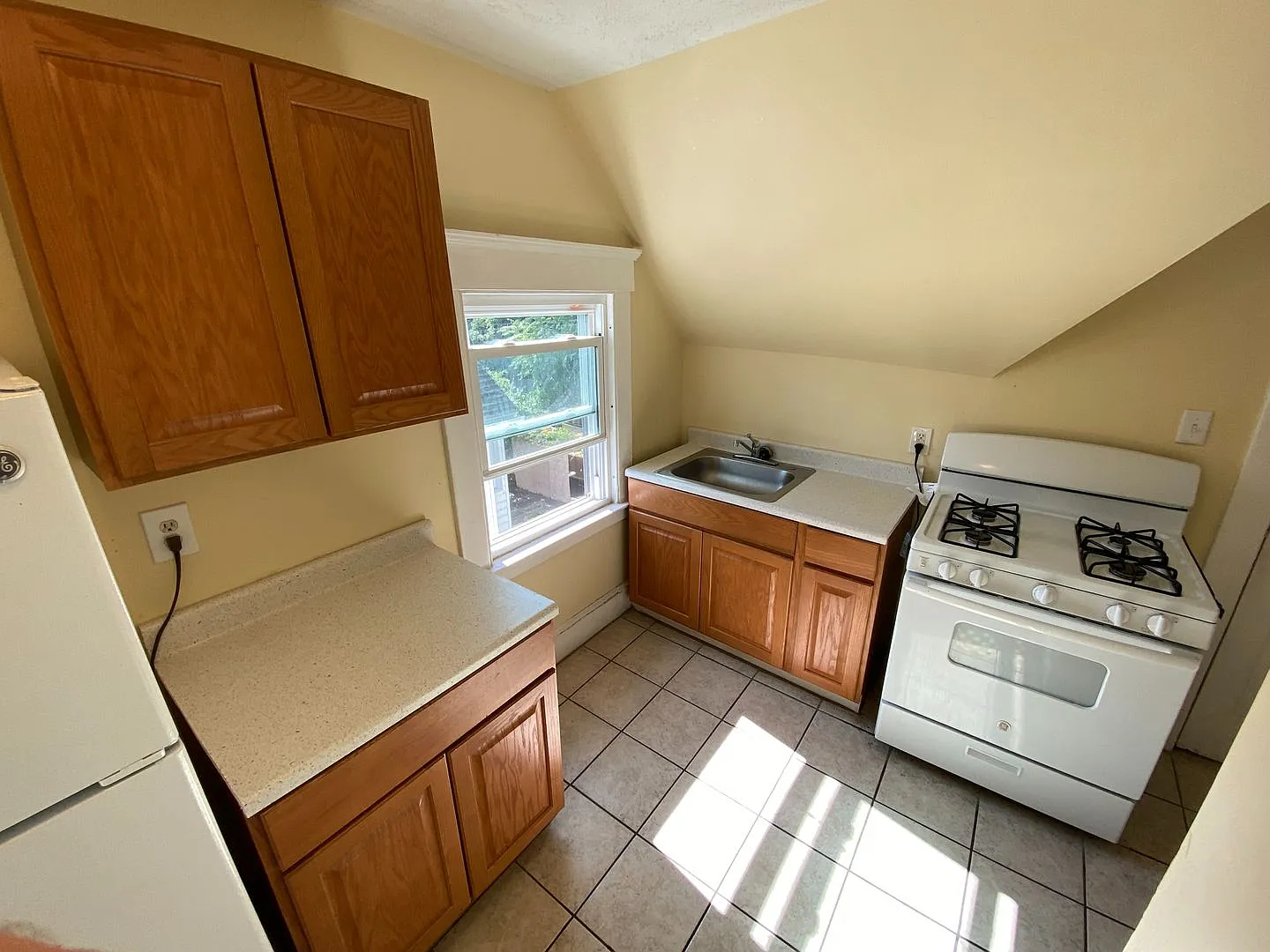 396 Ellsworth — Photo 4
