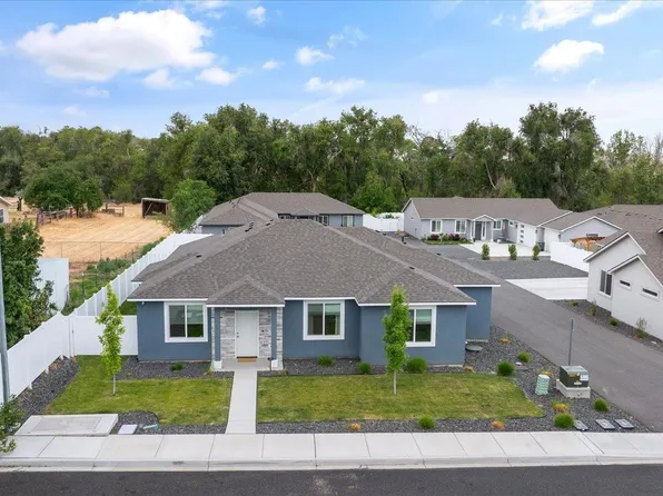 1978 S Buntin St, Kennewick, WA 99336