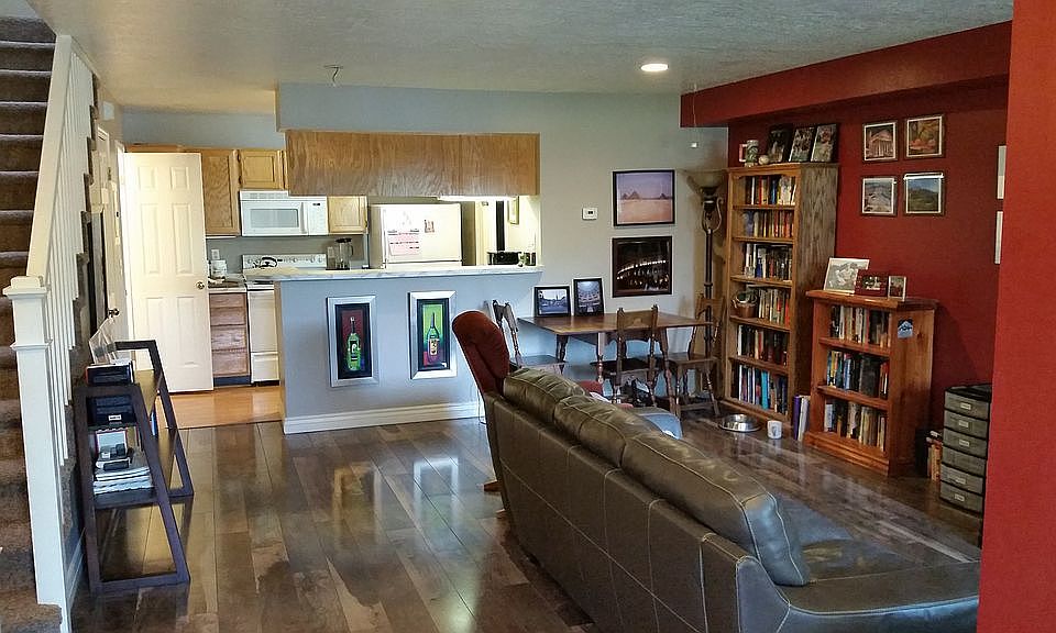 1st image of 264 E Millpoint Pl