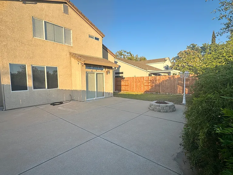 152 Oxburough Dr — Photo 23