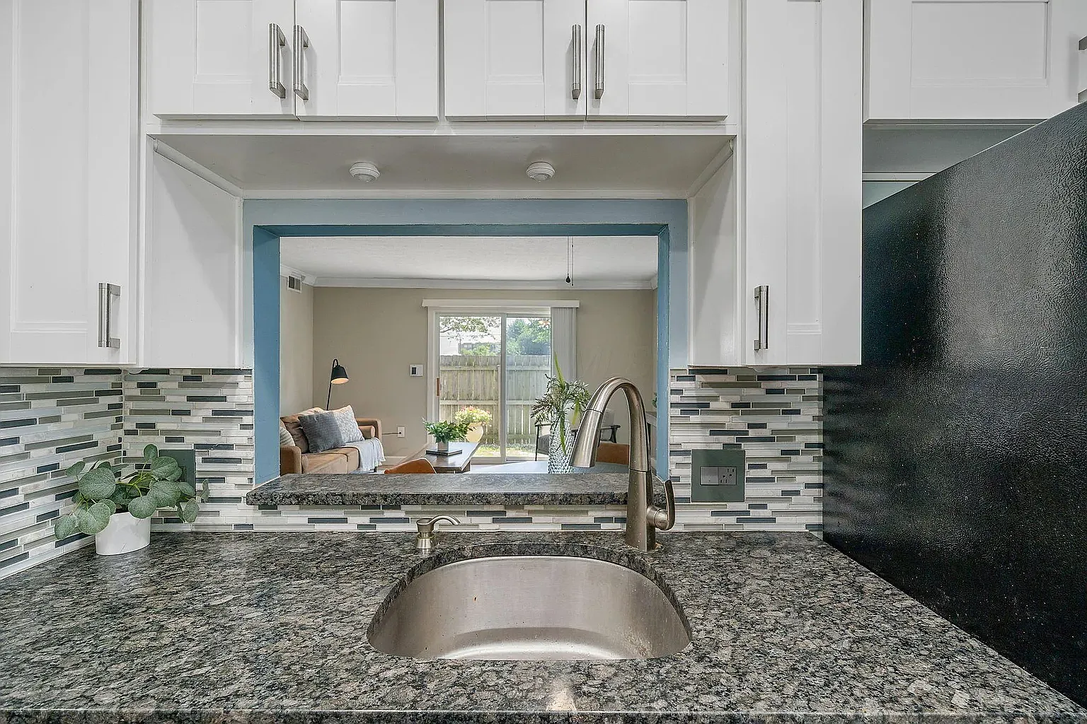2 bed, 879 sqft, $1,500 — Photo 2