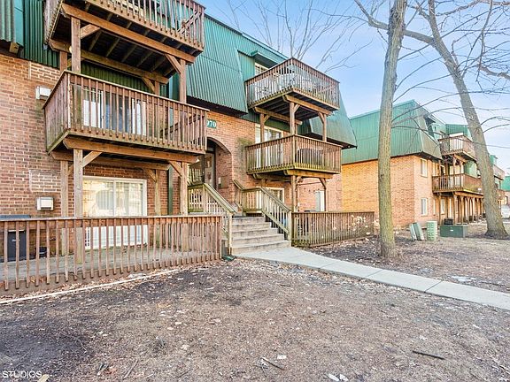 2nd image of 1970 Tall Oaks Dr APT 2B
