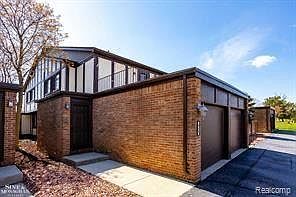 1st image of 418 Country Club Dr
