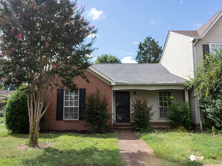 627 Walker Rd — Photo 1