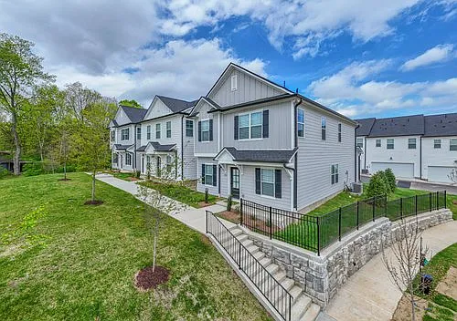 201 Residences — Photo 25