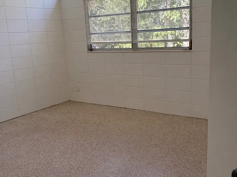 2845 Bentley St — Photo 5