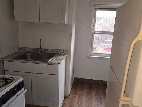 2nd image of 613 Baltic Ave #2