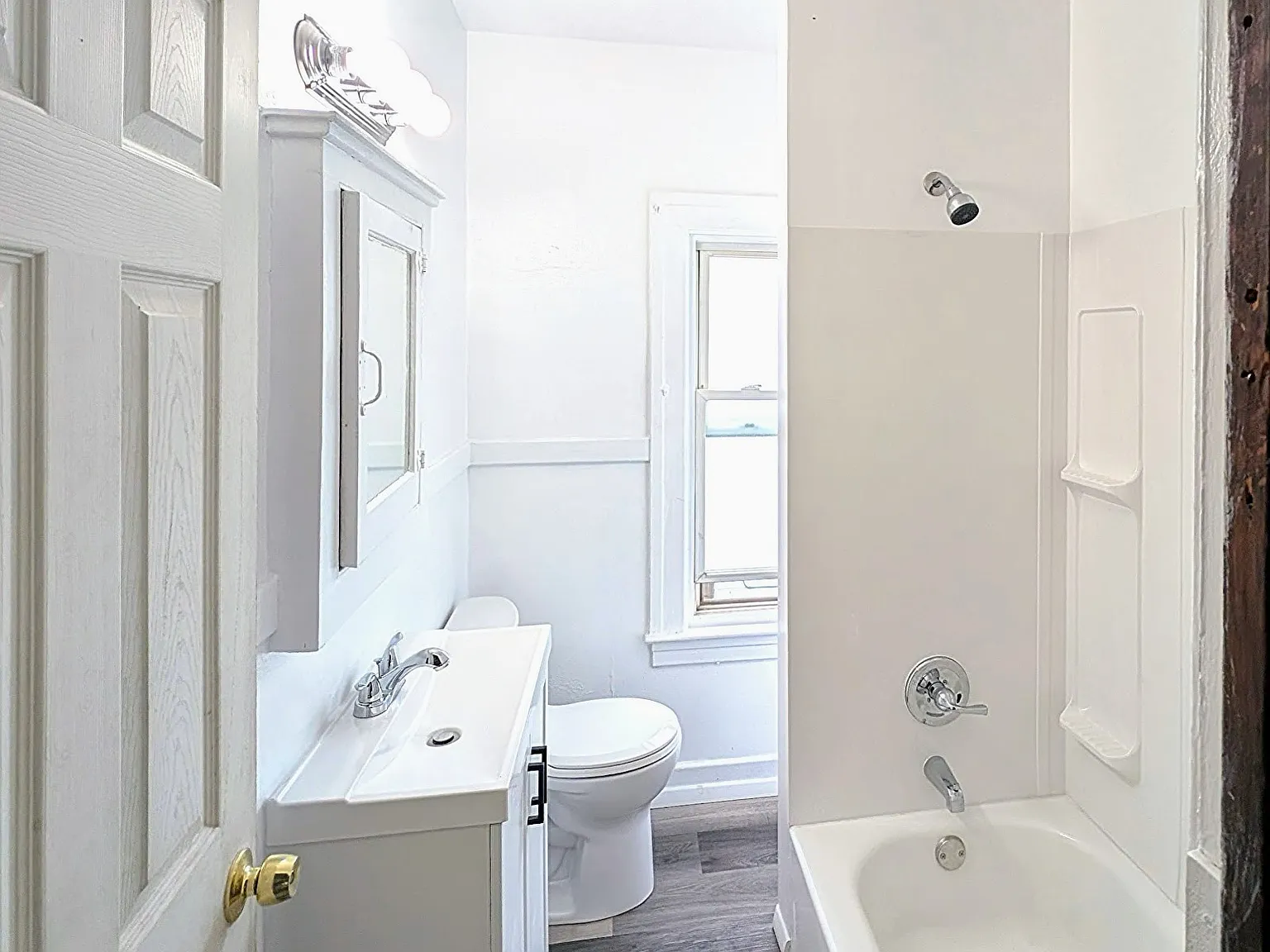 W Henry St 32 - Upper — Photo 3