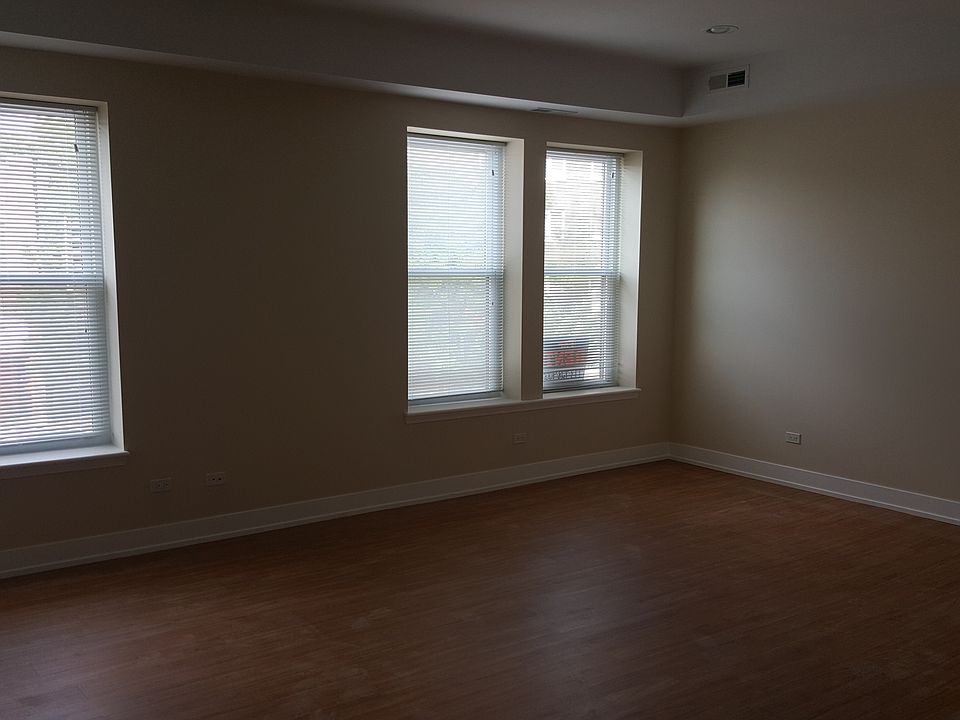 2nd image of 2942 W Montrose Ave APT 2F