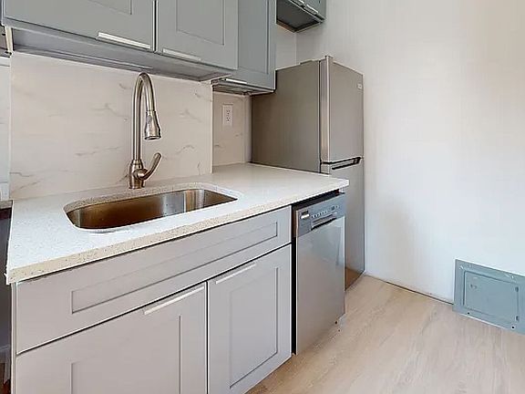 4th image of 201 E 36th St APT 6D