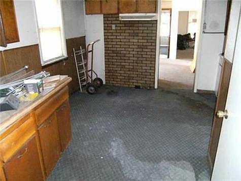 3rd image of 555 Lowell Ave