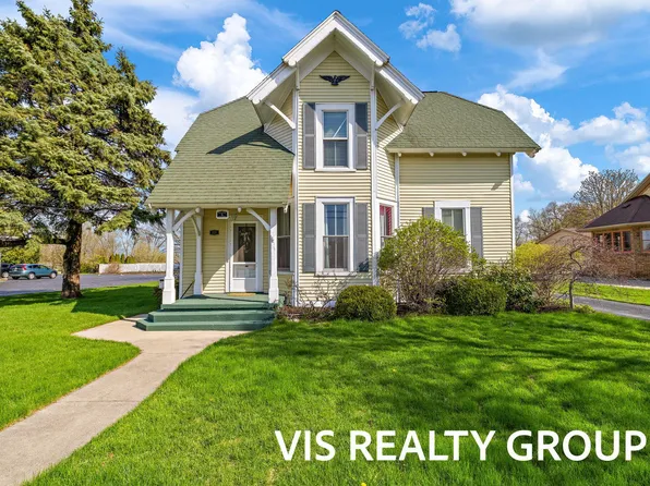 223 E Savidge St, Spring Lake, MI 49456
