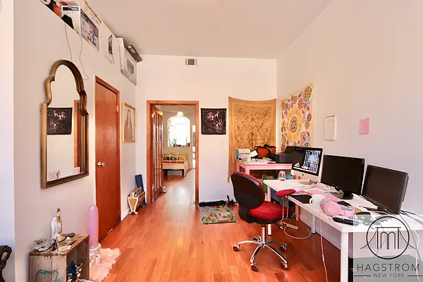 Rented by Hagstrom Management Inc | media 4