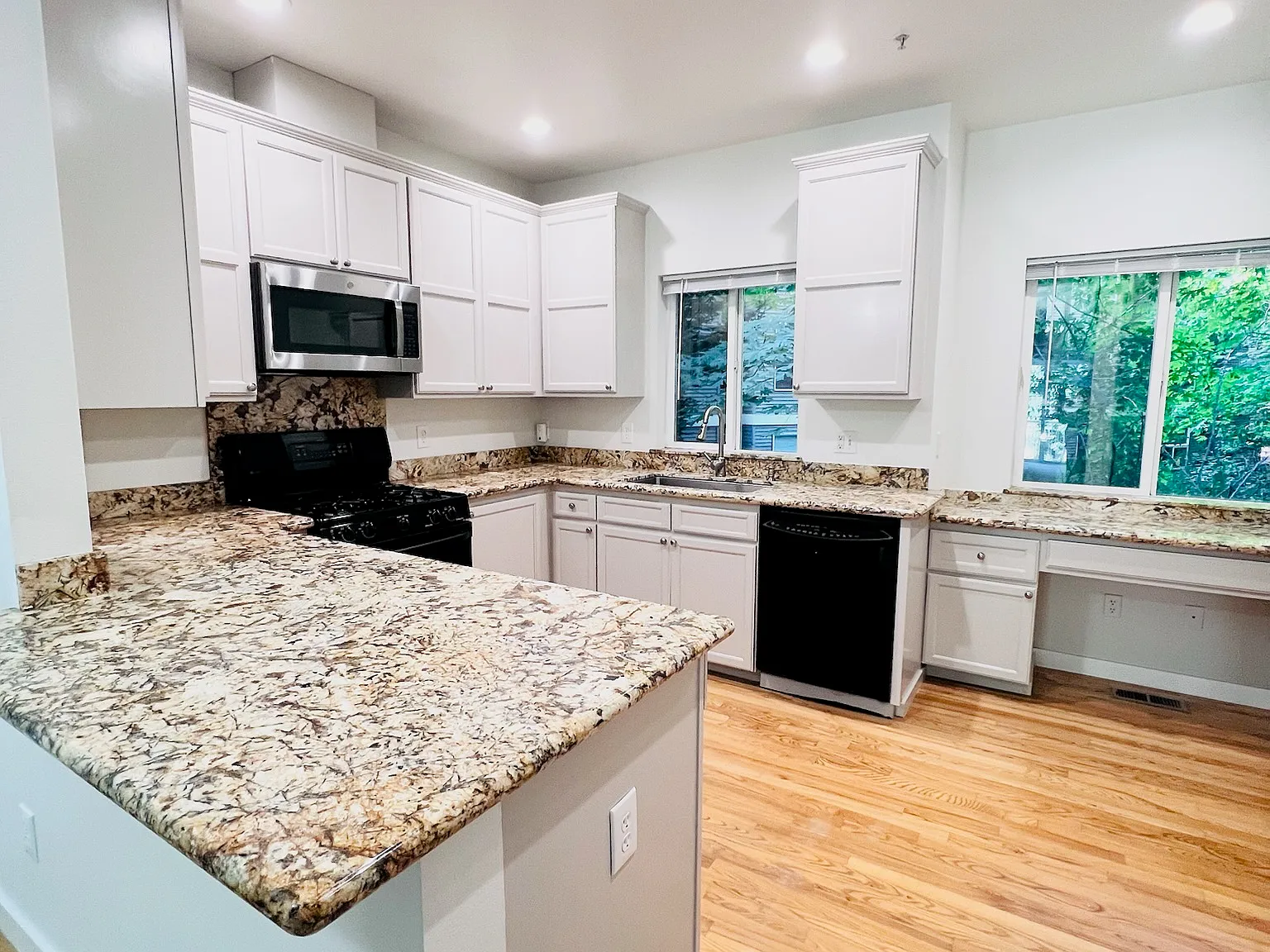 2 bed, 2.5 bath, 1609 sqft, $3,500 — Photo 2