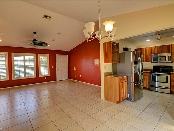 5th image of 218 SE 22nd St