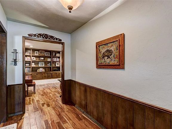 Beautiful spacious entry, with plenty of room for a large, special furniture piece, if you should choose.