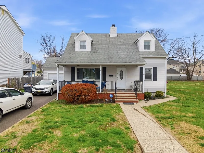 125 Linden Ave photo 1