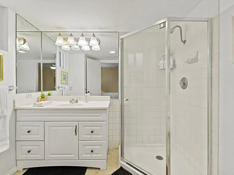 3810 Riviera Dr #2 — Photo 10