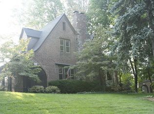 616 Valley Dr, Maumee, OH 43537