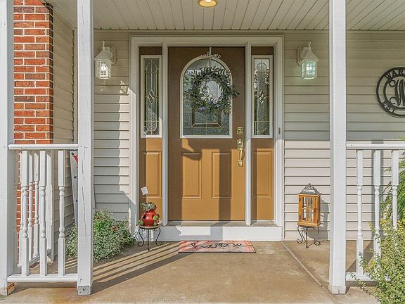 3rd image of 6734 Blackstone Cir