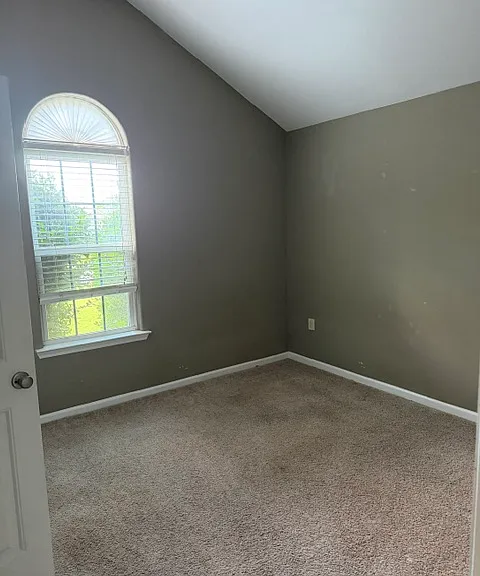4928 Grant Dr — Photo 2