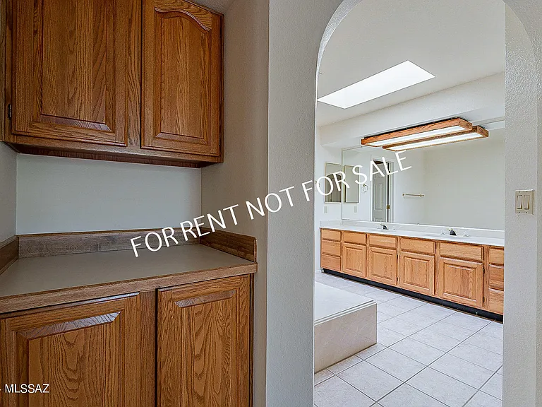 936 E Camino Diestro — Photo 32