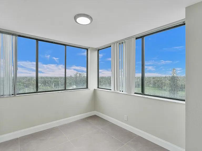 4222 Inverrary Blvd — Photo 36