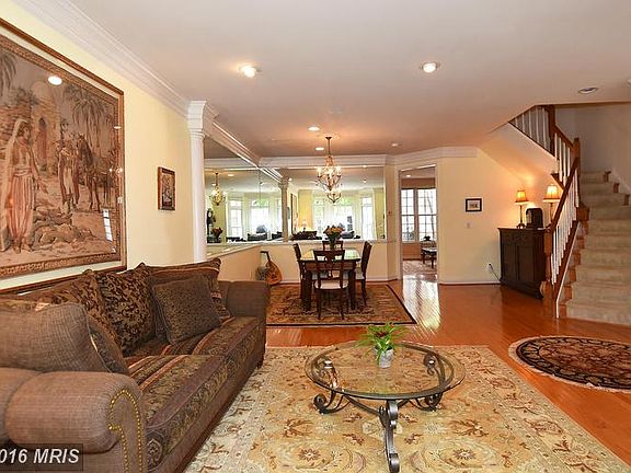 3rd image of 319 Casey Ln
