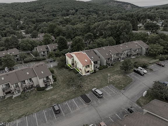 5th image of 1216 Spruce Hills Dr BLDG 12 #1216
