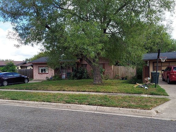 2nd image of 2201 N Whitehouse Cir