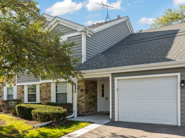 252 Shoreline Cir Unit Z1, Schaumburg, IL 60194