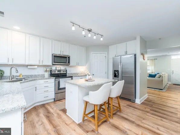 688 Luthardt Rd, Baltimore, MD 21220