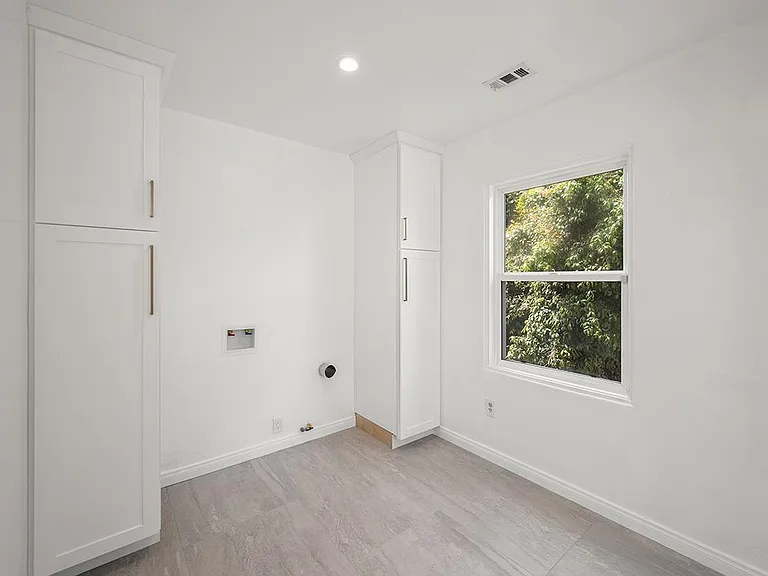 7170 Hybeth Dr — Photo 20