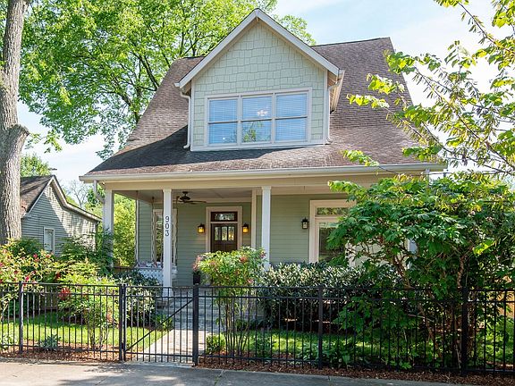 3rd image of 903 Montrose Ave