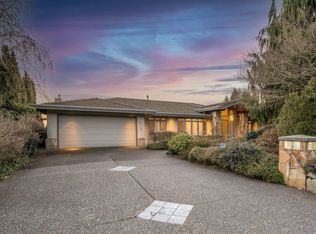 1870 Queens Ave #3, West Vancouver, BC V7V 2X7