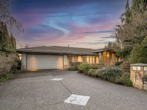 1870 Queens Ave, West Vancouver, BC