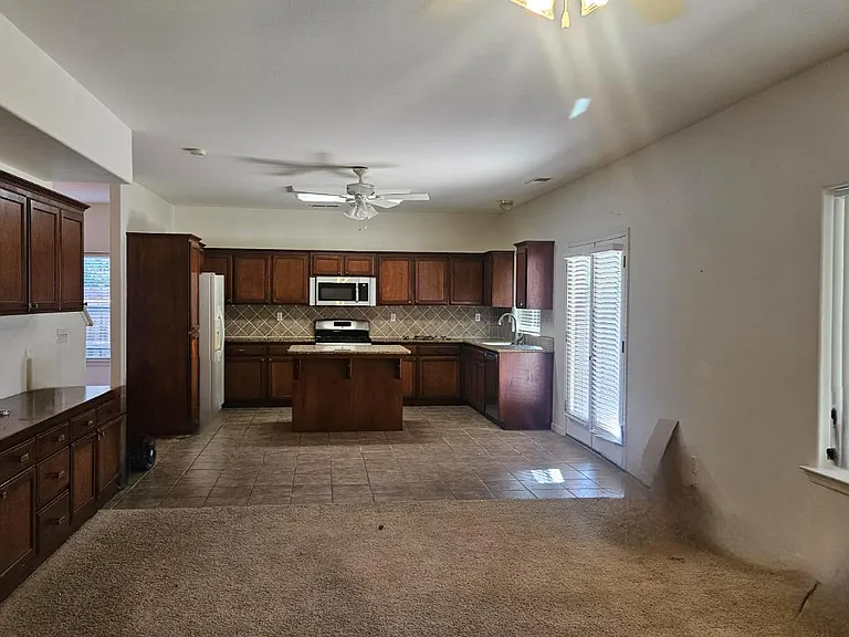 580 W Sunset St — Photo 5