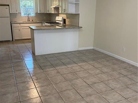 3rd image of 620 N Tio Ave
