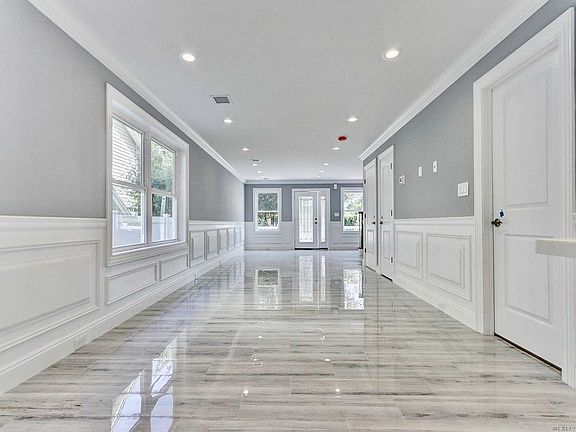 3rd image of 719 New York Ave